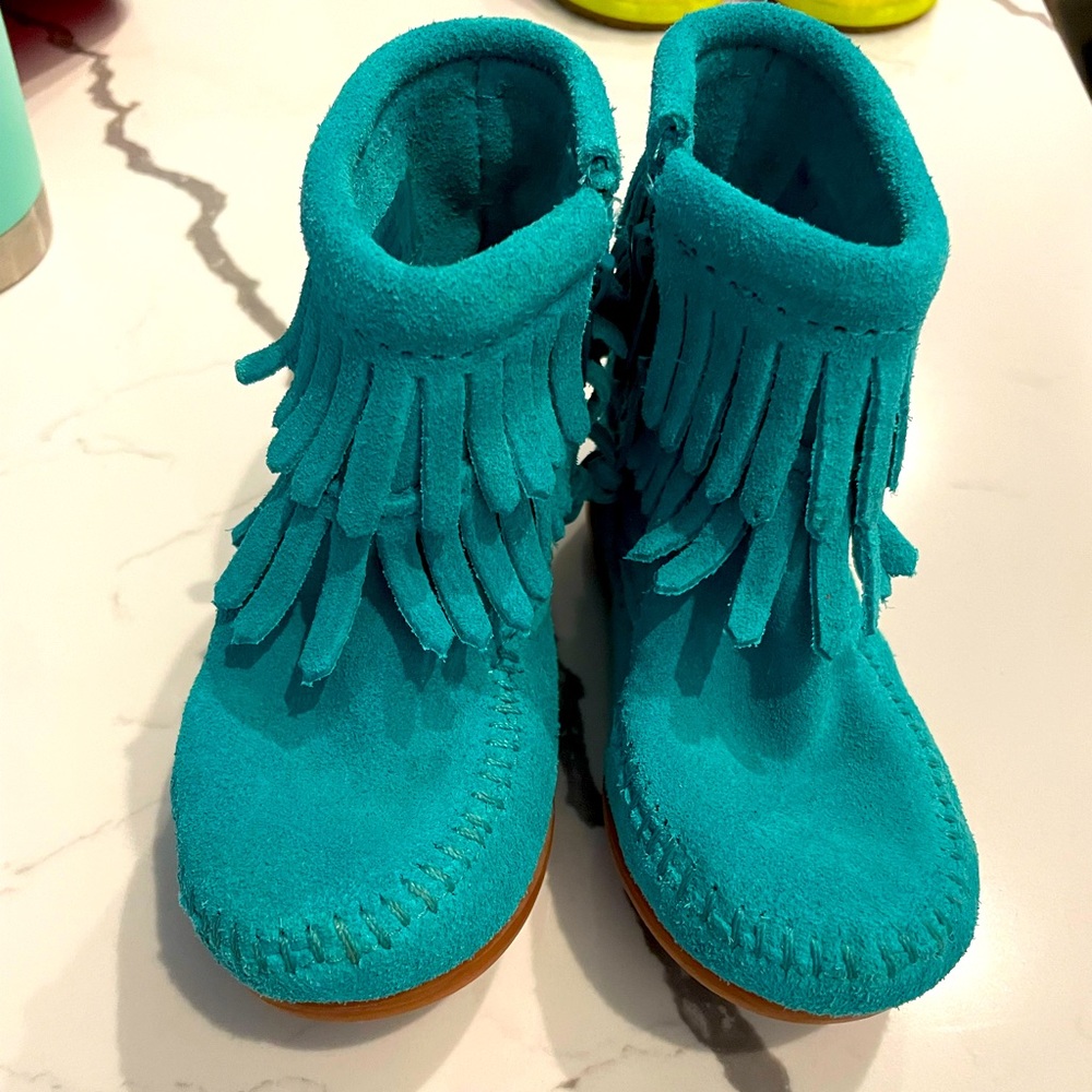 Toddler size 7 Minnetonka boots never worn